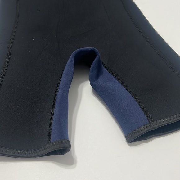 Dark Lighting Kids Wetsuit for Boys and Girls, size 6 - Picture 6 of 8